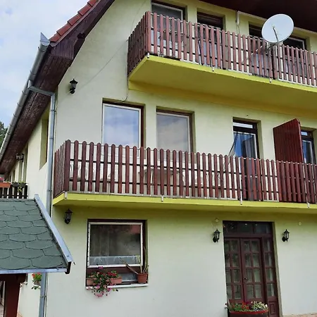 Apartmanhaz Apartment *