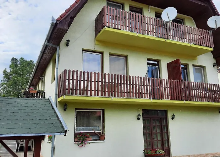 Apartmanhaz Apartment *